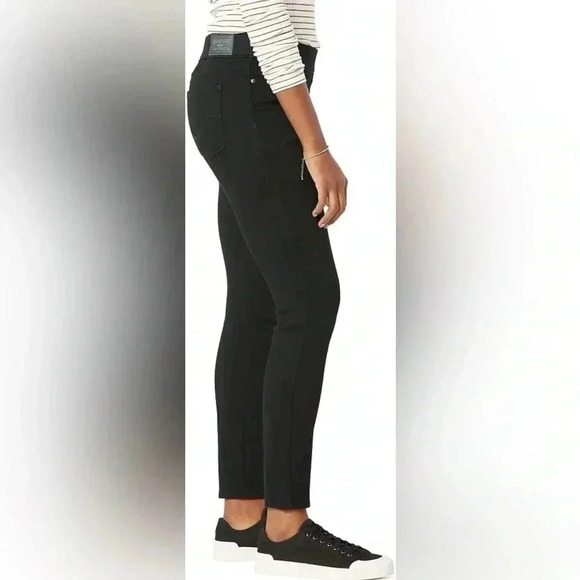 NWT Signature by Levi Strauss Pull-On Skinny Jeans - Picture 3 of 7